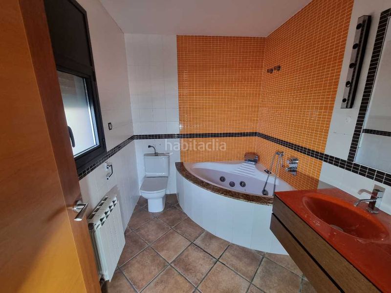 Foto f8bde1ce-1635-451e-ab59-573c42323e1f. Xalet amb calefacció aparcament piscina a Les Fonts Terrassa