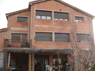 Rural plot  C/ castroviejo. Solvia inmobiliaria  terreno con vivienda nestares
