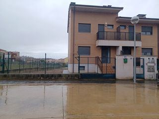 Casa aparellada  Cm cenicero. Solvia inmobiliaria  chalet adosado uruñuela