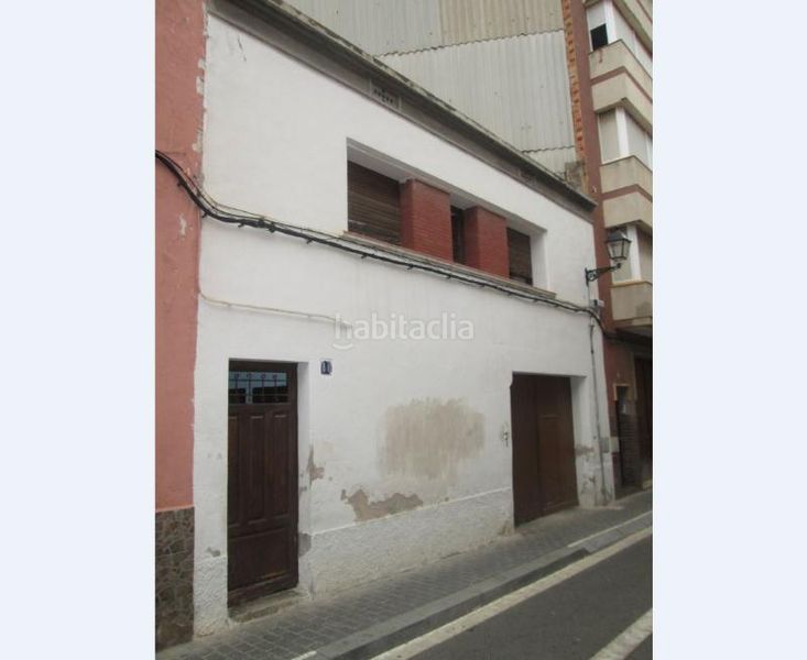 Foto c0e0e962-b980-49f4-bfc6-46b27f16558f. Xalet amb aparcament a Centre Vendrell (El)