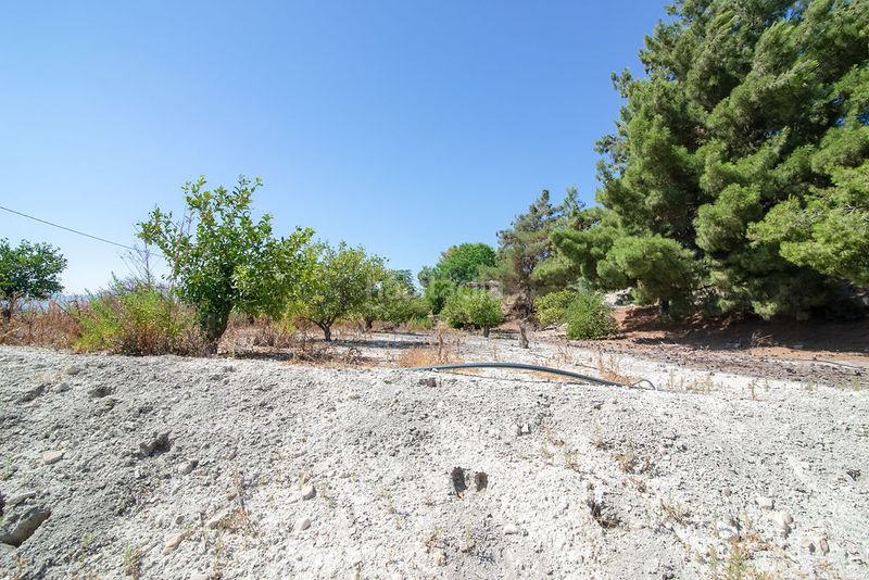 Foto b7728c98-04f0-4616-92ae-0ce2ba89f8c9. Finca rústica solvia inmobiliaria terreno con edificación en Abanilla