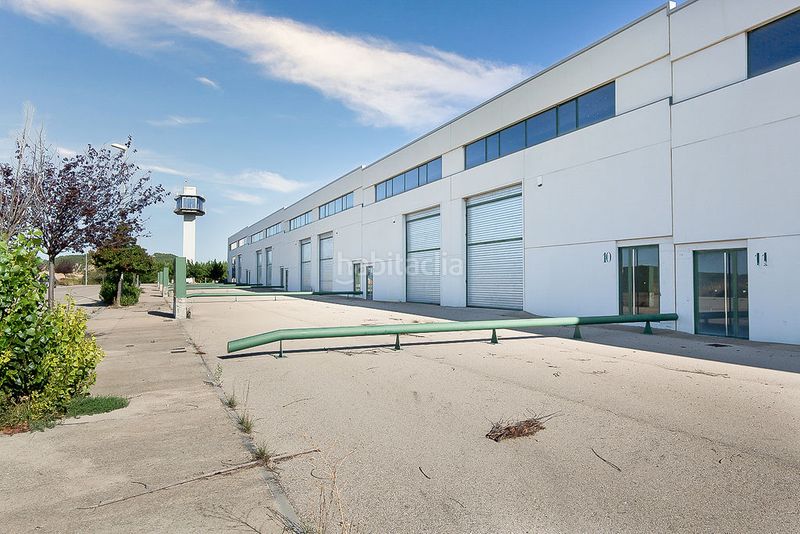 Foto 281d09f1-2a36-4ac4-9608-734ebd8c670b. Nau industrial a Ayerbe