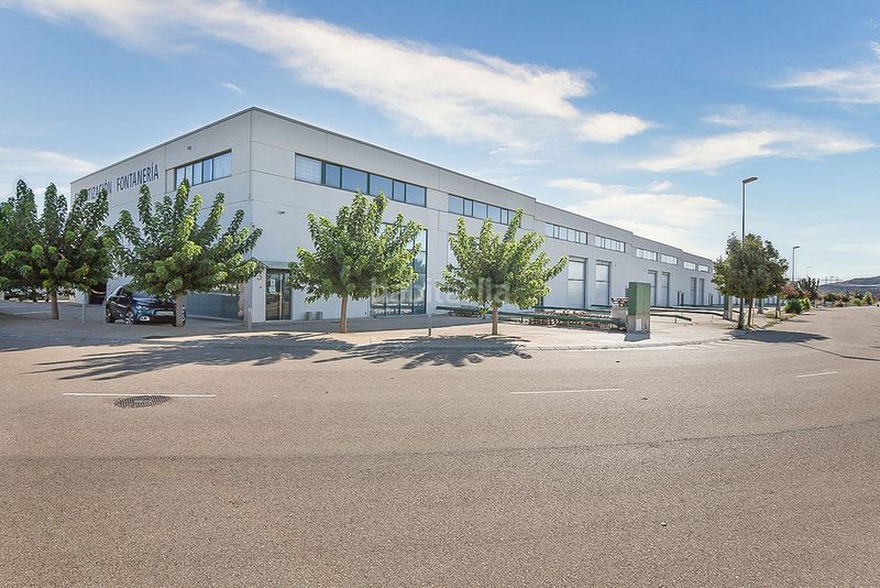 Foto ef39b3d0-6333-4177-852a-68fef5cca3ee. Nau industrial a Ayerbe