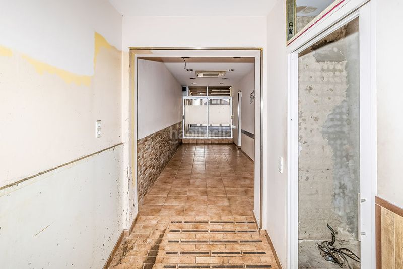 Foto c004df44-97c2-4b78-82e8-f696f293e601. Local comercial a Eixample Sabadell