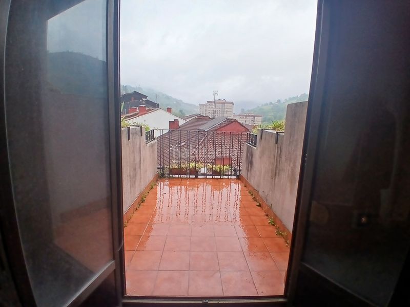 Foto 35f9b565-fb03-40e7-86df-2ed46c1b06c8. Pis a Eibar