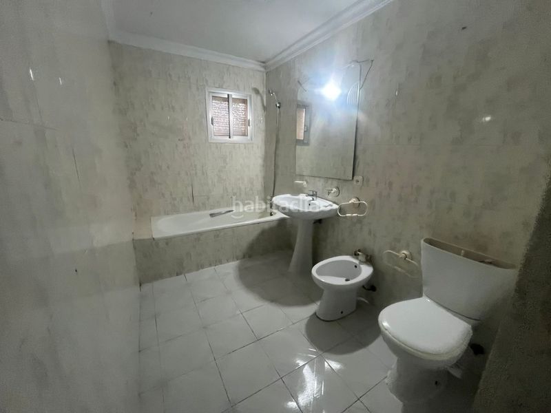 Foto c4893103-4c47-4335-80df-97d459146e44. Towny house in Lora del Río
