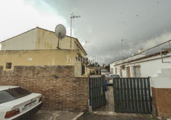 Foto d411693c-2844-4075-aea2-0a56da4dbb18. Towny house in Lora del Río