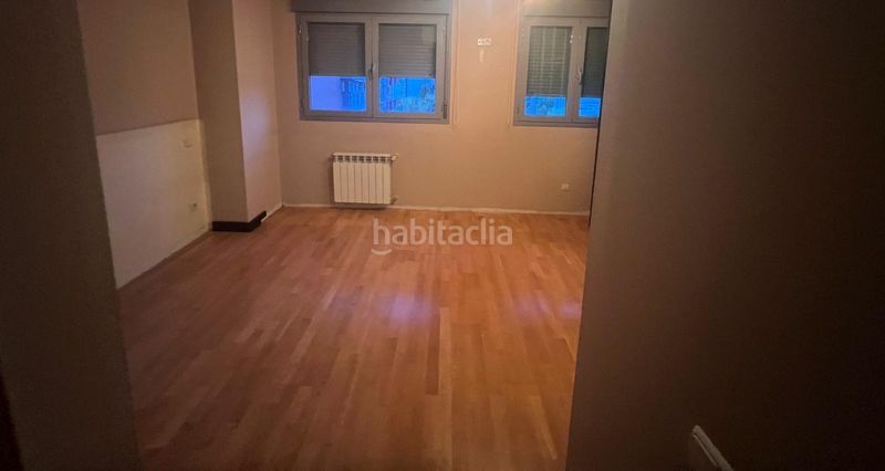 Foto fb0ceb1b-aeb3-4460-a4c1-0d13ec6e106b. Pis amb aparcament a Orcasitas Madrid
