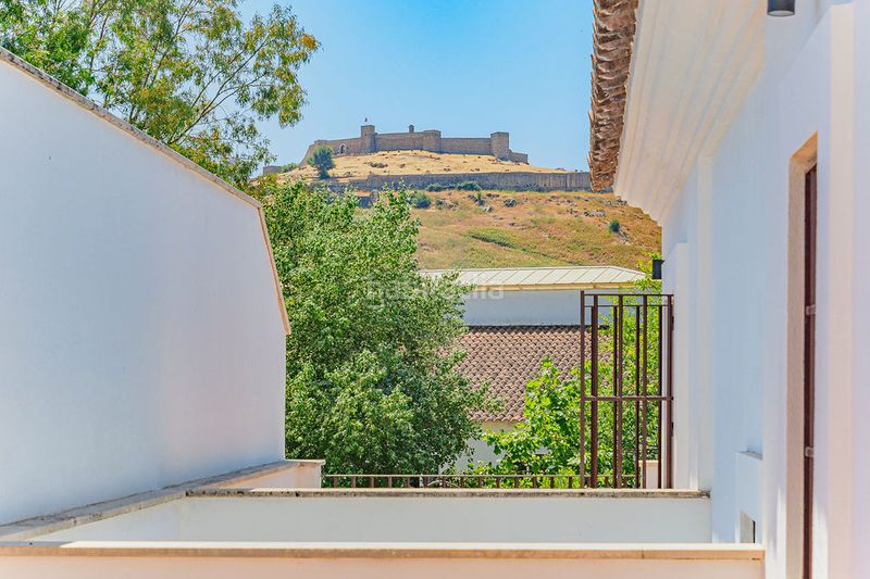 Foto b95ab9b7-b114-4a95-b52e-cd7d9b0ea747. Casa aparellada a Aracena