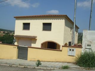Chalet  C/ doctor fleming. Solvia inmobiliaria  chalet independiente santa eulàlia de ronça