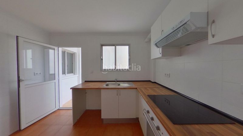 Foto 4aabe9e5-4d33-407a-9872-bc529593e6fc. Pis a Torrefiel Valencia