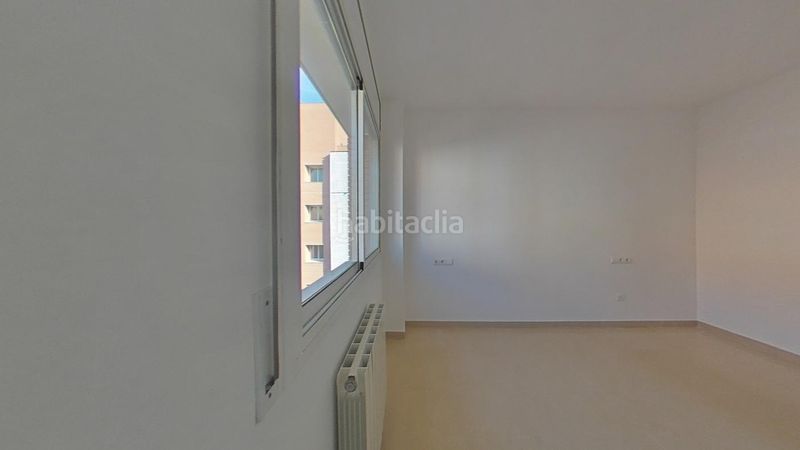 Foto d51de510-9e95-4dc0-ba69-0a6d2ba655d0. Pis amb aparcament a Mestral Reus