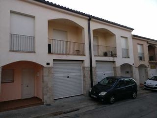 Casa aparellada  C/ ripollés. Solvia inmobiliaria  chalet adosado caldes de malavella