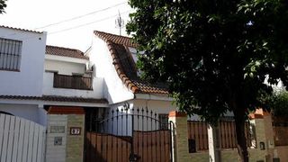 Casa pareada  Ba/ el bus. Solvia inmobiliaria  chalet adosado mairena del aljarafe