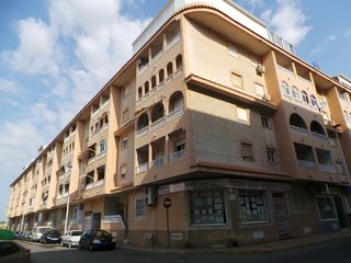 Pis  C/ villa madrid. Solvia inmobiliaria  piso torrevieja