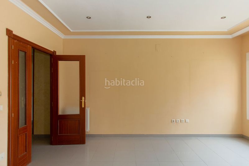 Foto f671e391-d63b-42a0-8458-c503cf7bb3ef. Pis amb piscina a Linarejos Linares