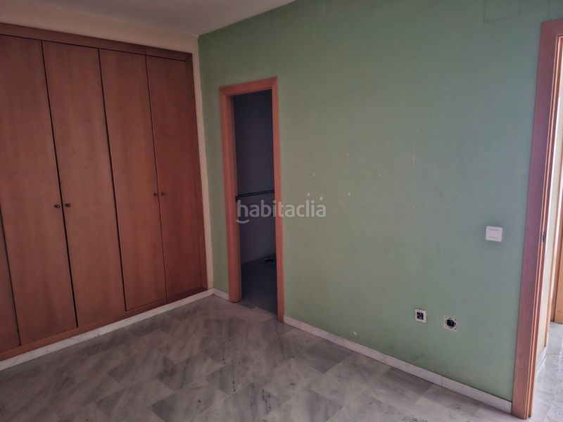 Foto 90805f3a-ee24-4d7e-960b-e97e3003aa31. Casa aparellada a Avenida Juan Diego Bormujos