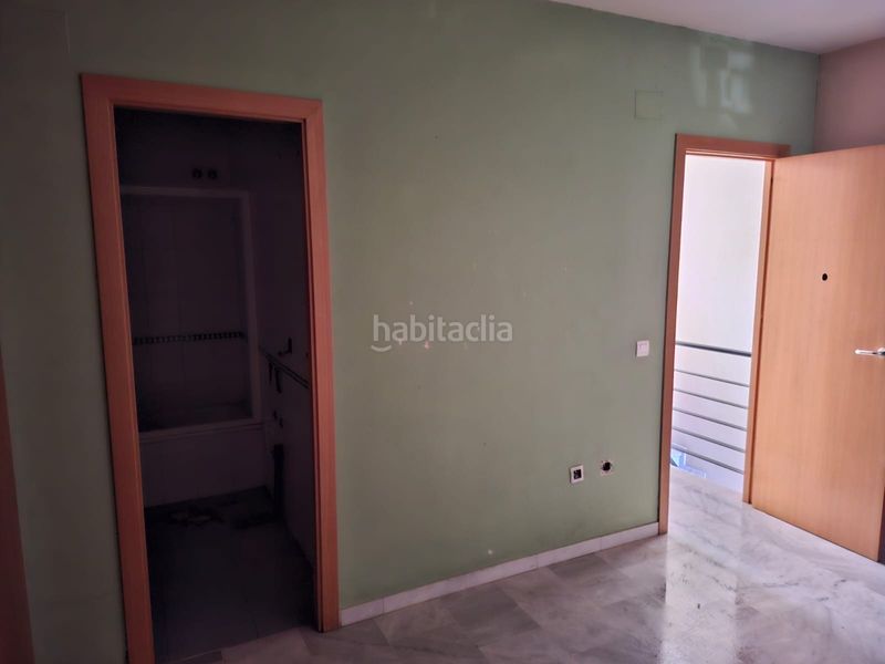 Foto d96023e4-38b0-4bb1-a4e7-ef0ec76bb15a. Casa aparellada a Avenida Juan Diego Bormujos
