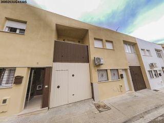 Chalet  C/ las cañas. Solvia inmobiliaria  casa puente genil