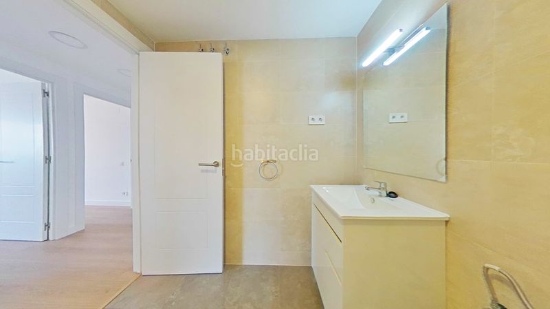 Foto e9e7ff73-2d74-4016-b22f-5e81c2f314df. Pis amb aparcament a El Remei Badalona