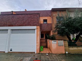 Casa aparellada  C/ de joan maragall. Solvia inmobiliaria  chalet adosado palausolità i plegamans