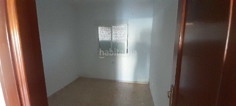 Foto 0d3fa82b-4e26-46bd-ac9e-7450f752edaa. Casa aparellada a Las Torres - Constelaciones Utrera