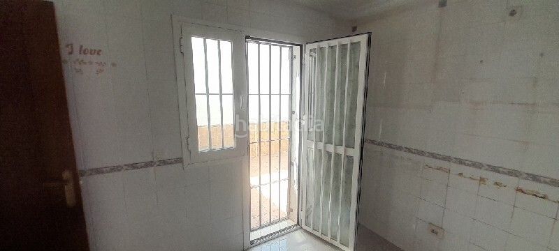 Foto 347bcc00-3521-4685-93a7-a9fb5a5741e0. Casa aparellada a Las Torres - Constelaciones Utrera
