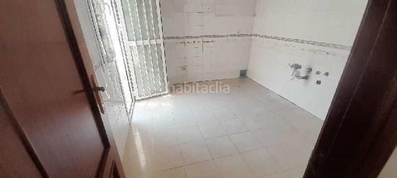 Foto 3603752c-4234-47bb-89f2-7ac9ecc29a0c. Casa aparellada a Las Torres - Constelaciones Utrera