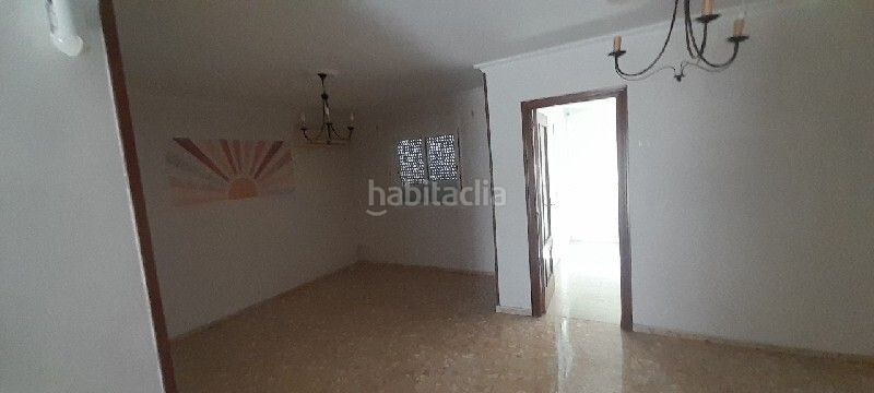 Foto d2c0b0a5-edac-41a7-ab0a-0c55e64e48bd. Casa aparellada a Las Torres - Constelaciones Utrera