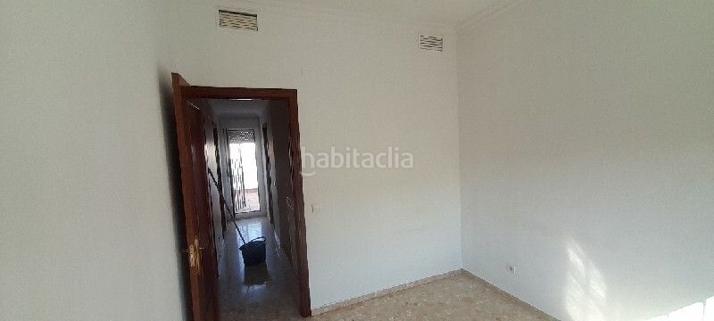 Foto d8c4623c-3355-440f-bd39-3a88bdf95110. Casa aparellada a Las Torres - Constelaciones Utrera