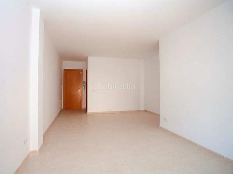 Foto 5985e5d3-7c45-4ae2-afc7-73219e17fafd. Apartament amb aparcament a Camarles