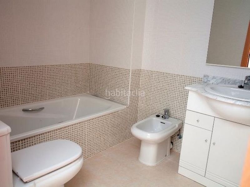 Foto a934b59d-9024-46a5-a530-f136626405a8. Apartament amb aparcament a Camarles