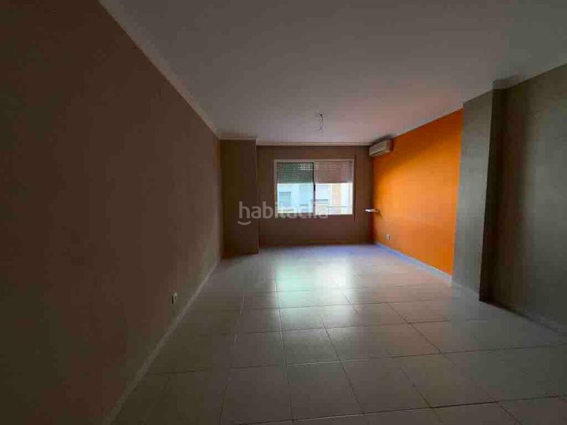 Foto defb6e15-0da1-4b85-94a7-4f455b0f3053. Pis a Zona Hospital Amposta