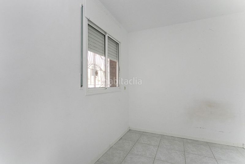 Foto 0e91d842-2b23-4c0a-a569-b78a7c0e2c8f. Casa aparellada amb aparcament a La Roureda Viladecans