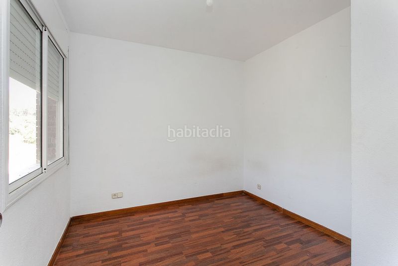 Foto 34769c64-7c15-479a-8ed9-4207499f5e74. Casa aparellada amb aparcament a La Roureda Viladecans