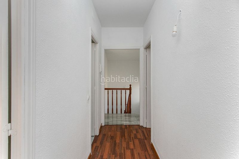 Foto cd4c7133-2508-4167-934f-7d564247c96b. Casa aparellada amb aparcament a La Roureda Viladecans