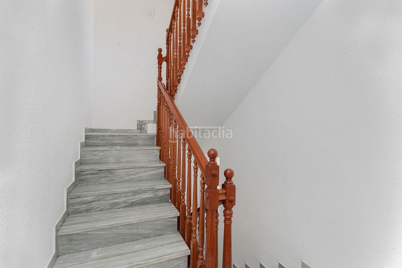 Foto d2cee54a-d579-459d-8f24-b2c23bbbfffd. Casa aparellada amb aparcament a La Roureda Viladecans