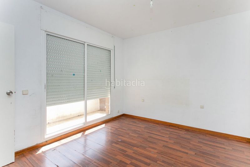 Foto d8f1d65f-7b4f-4d8e-88f6-7514c773b03e. Casa aparellada amb aparcament a La Roureda Viladecans