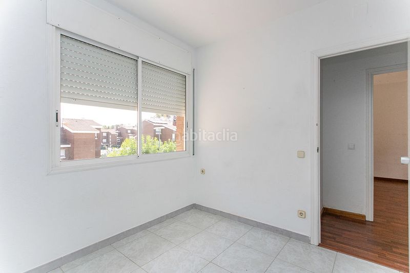 Foto fbc4b834-3fe0-47ef-93f9-00f2ac40d38e. Casa aparellada amb aparcament a La Roureda Viladecans