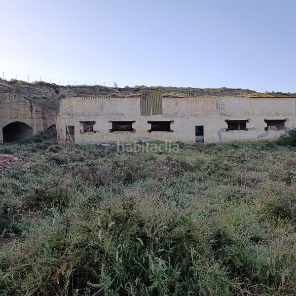 Foto 21b6d5e0-29b4-4b5b-8d1b-b2c1ff624e70. Finca rústica solvia inmobiliaria terreno con edificación en Guadix