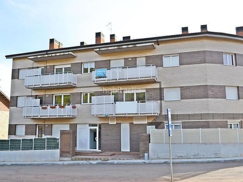 Foto df0f6b84-e997-4ea4-8002-80a4ca9b2dba. Aparcament cotxe a Moià