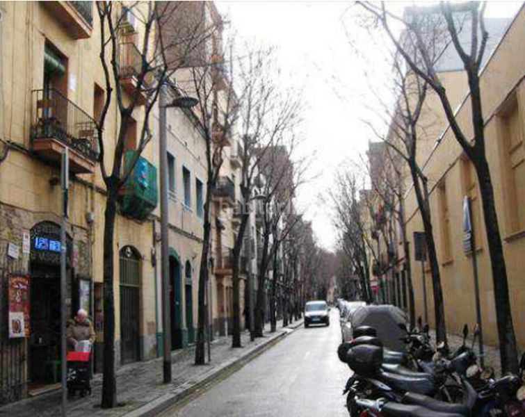 Foto abde2b08-ff44-4def-a3fb-38e21a14f05c. Aparcament cotxe a Hostafrancs Barcelona