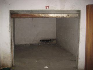 Autoparkplatz  C/ girona. Solvia inmobiliaria  garaje banyoles