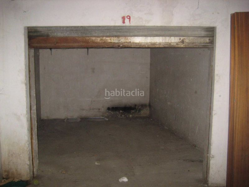 Foto a392ae80-8cde-43d7-9c60-d4c6c998fe89. Aparcament cotxe a Banyoles