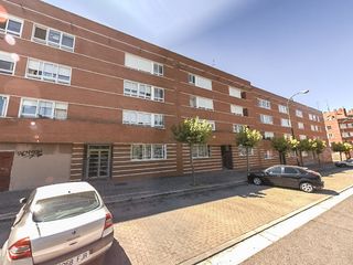 Aparcament cotxe a C/ Mirlo