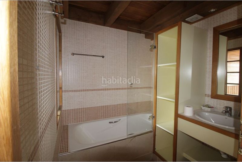 Foto 3c2d79e7-2f93-456d-84b8-d5ea5ff245e8. Edifici a Garriguella