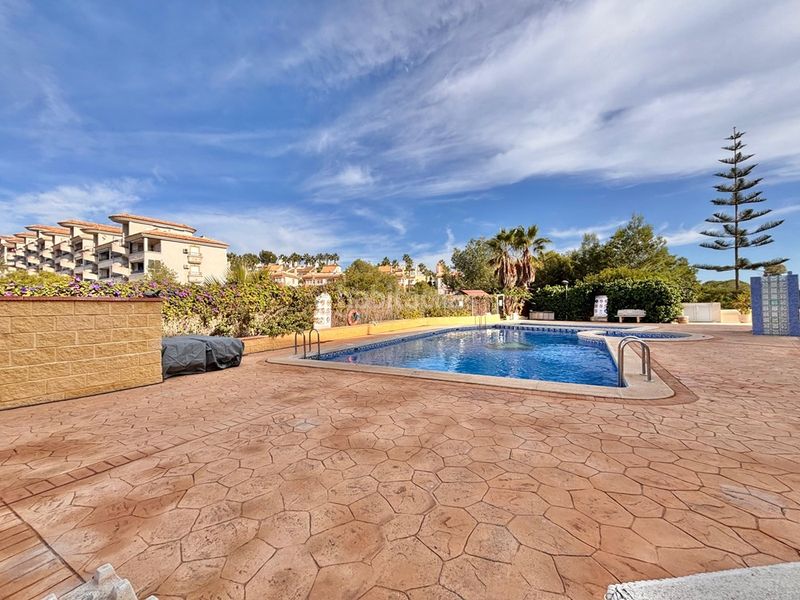 Foto bfa0a82a-b791-49eb-ae13-d141fba097ec. Apartament amb aparcament a Villamartín-Las Filipinas Orihuela