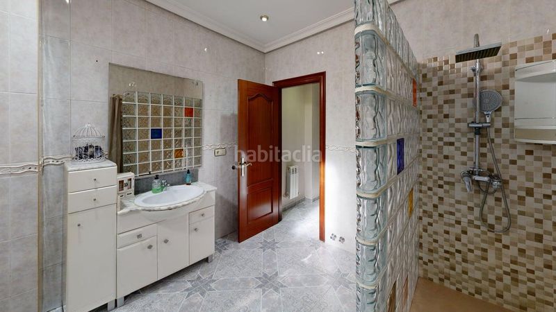 Foto 2f0b37df-29f2-4931-b8f3-6a4a0ff8b43e. Piso solvia inmobiliaria piso torre del campo en Torredelcampo