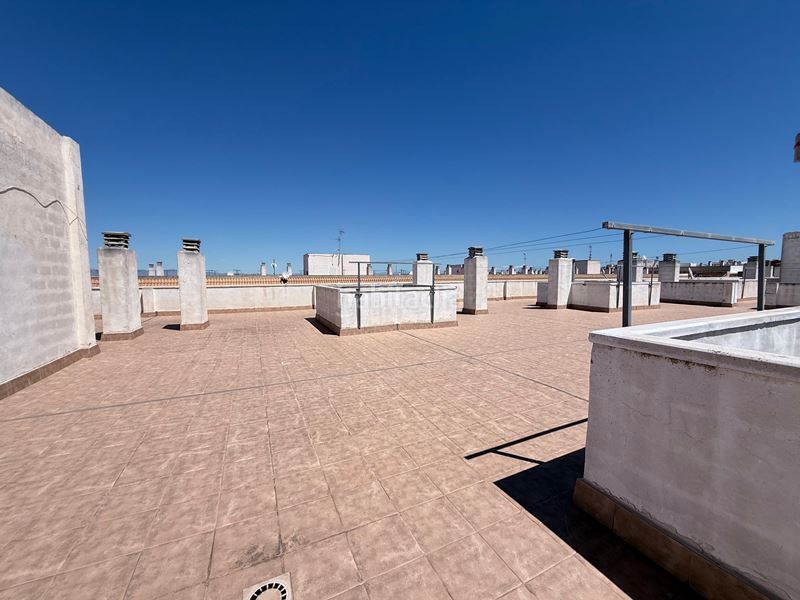 Foto 1d88f0b9-7801-4a31-ba27-e59650b92d91. Àtic amb aparcament a Parque de las Naciones Torrevieja