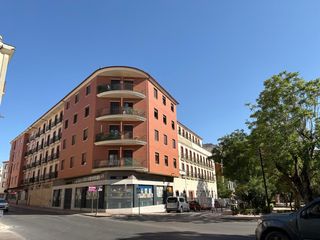 Pis  Plaza de colón. Solvia inmobiliaria  piso linares